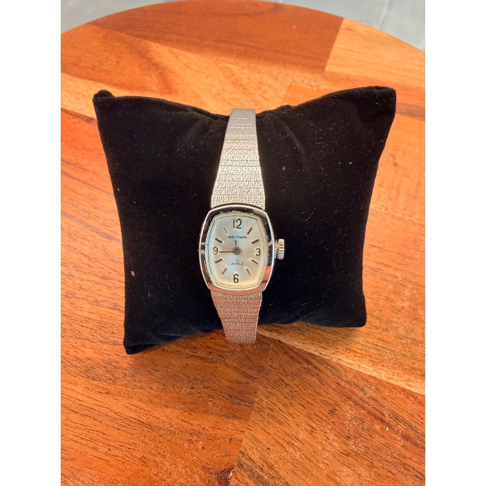 Vintage Waltham 17 Jewels Manual Wind Silver Tone Mesh Strap Cocktail Watch